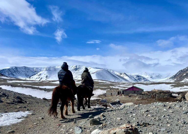Winter horse trekking Mongolia
